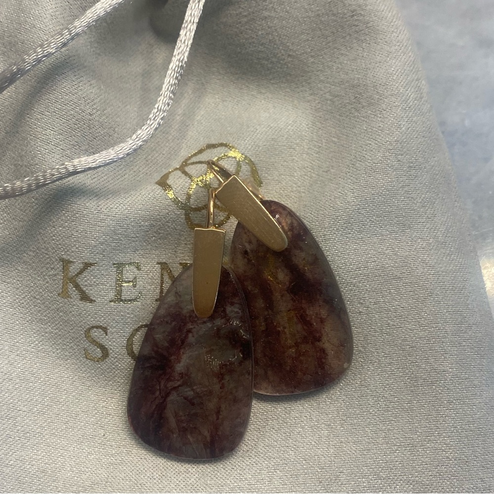 Kendra Scott in excellent condition.  Worn a few times.